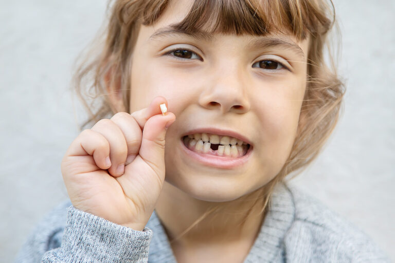 La Fatina dei Denti: Tradizioni e Consigli per Celebrare la Caduta del Primo Dente