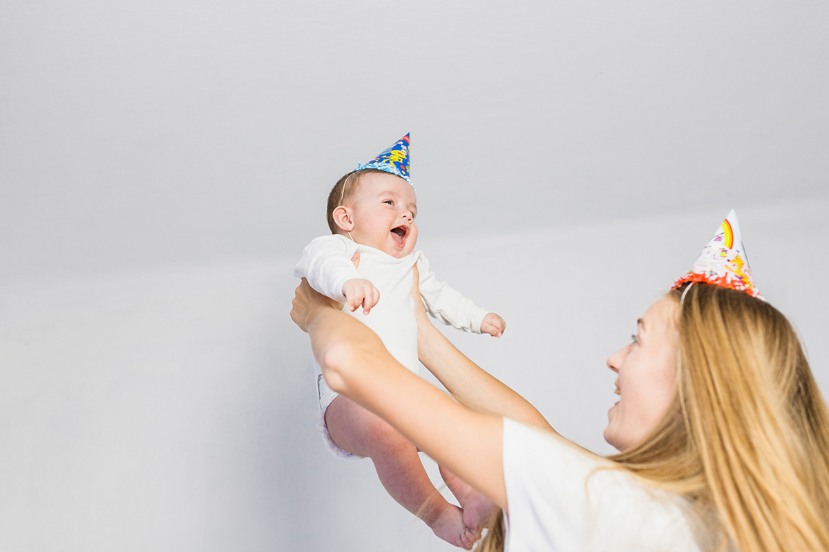 Mamma che festeggia la Cerimonia di Benvenuto col suo Bambino