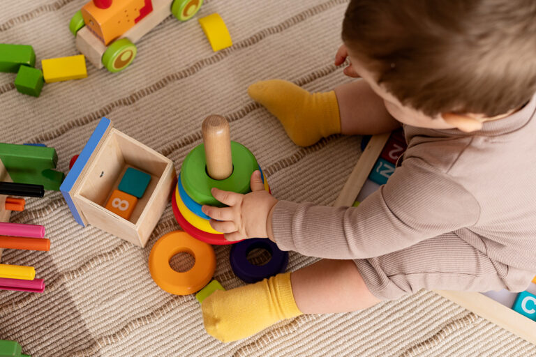 Giochi Montessori: Il Metodo Educativo Che Diverte e Insegna